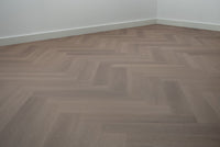 Floer Greige Eiken Visgraat Plak PVC FLR - 3511 - Solza.nl