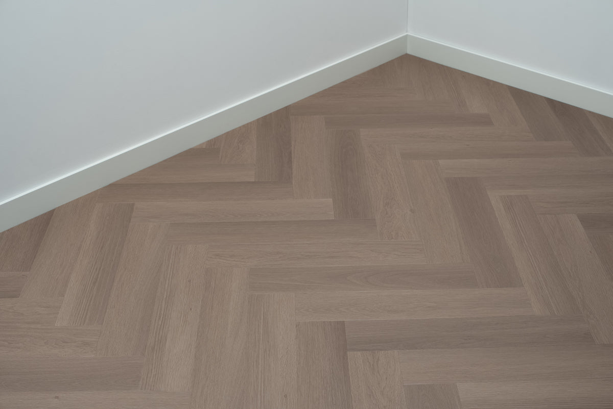 Floer Greige Eiken Visgraat Plak PVC FLR - 3511 - Solza.nl