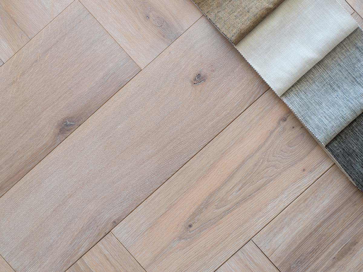 Floer Visgraat Parket Rustiek Eiken Multiplank Geborsteld & Wit Geolied FLR-4009 - Solza.nl