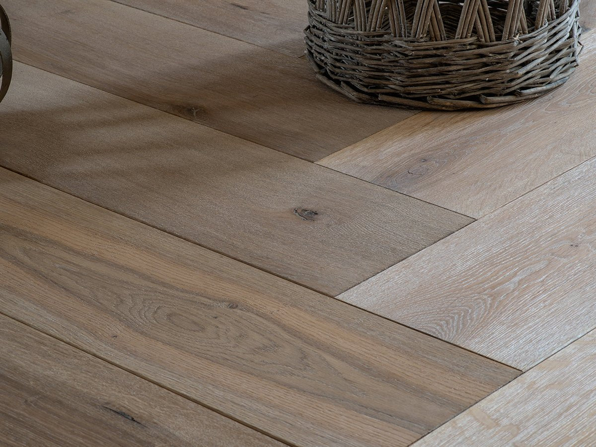 Floer Visgraat Parket Rustiek Eiken Multiplank Geborsteld & Wit Geolied FLR-4009 - Solza.nl