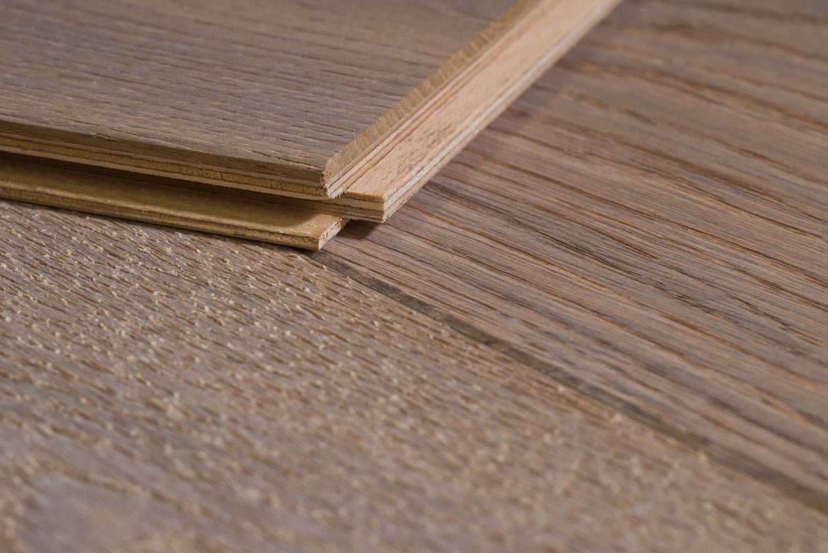 Floer Visgraat Parket Rustiek Eiken Multiplank Gerookt, Geborsteld & Wit Geolied FLR-4015 - Solza.nl